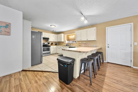 Additional Seating at Kitchen Counter