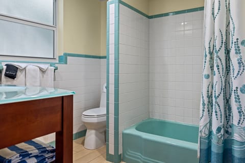 Deluxe 1 Bedroom  | Bathroom | Shower, hair dryer, towels