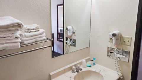 Standard Room, 1 King Bed, Non Smoking, Refrigerator & Microwave | Bathroom | Combined shower/tub, hair dryer, towels, soap