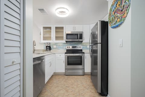 Condo, Multiple Beds, Patio, Ocean View | Private kitchen | Fridge, microwave, oven, stovetop