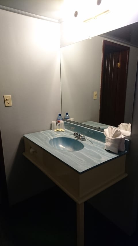 Standard Room | Bathroom | Free toiletries, hair dryer, towels