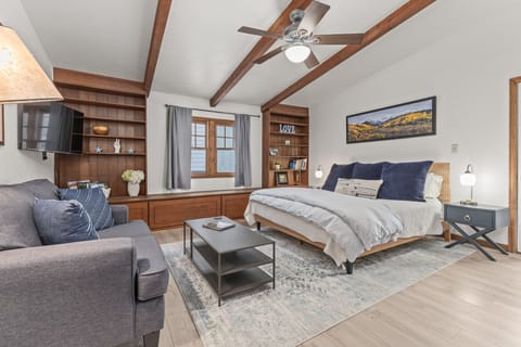 Large master suite with bathroom
And large walk in closet off this room.