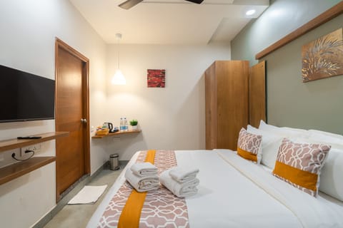 Deluxe Room | Desk, laptop workspace, iron/ironing board, free WiFi