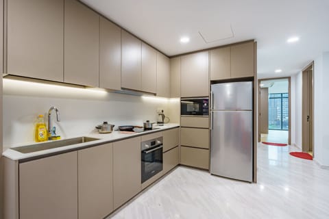 Superior Apartment | Private kitchen | Fridge, microwave, oven, electric kettle