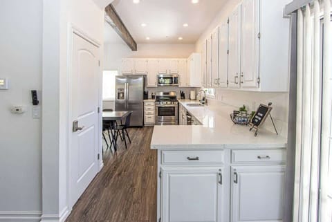 Beautiful spacious kitchen