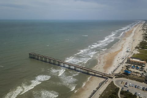 Beach nearby, white sand, 3 beach bars