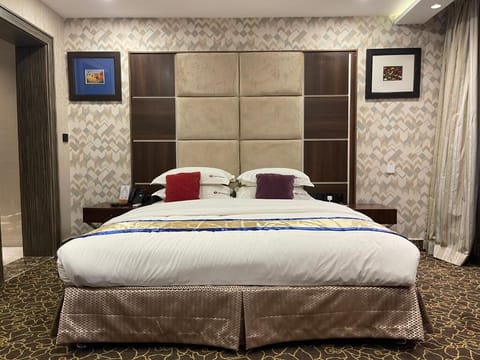 Deluxe Double Room | In-room safe, desk, free WiFi, bed sheets