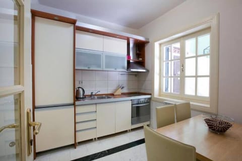 Comfort Apartment, 4 Bedrooms, Partial Sea View | Private kitchen | Fridge, oven, stovetop, dishwasher