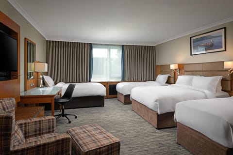 Family Room, Garden View | Premium bedding, minibar, in-room safe, desk