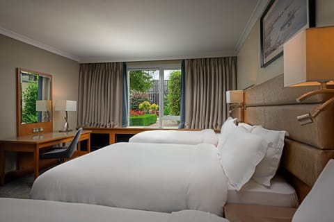 Family Room, Garden View | Premium bedding, minibar, in-room safe, desk