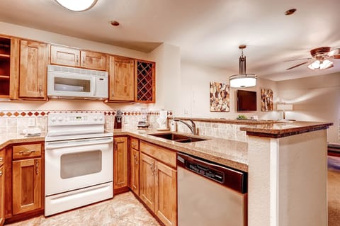 Standard Studio | Private kitchen | Fridge, microwave, stovetop, dishwasher