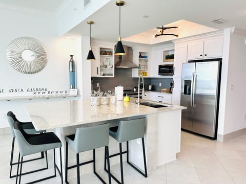 KITCHEN ISLAND SEATING FOR SIX WITH COMFY BAR STOOLS