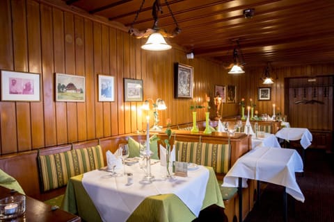 Breakfast, lunch, dinner served; Regional cuisine