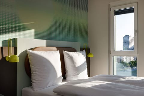 Standard Double Room | Desk, laptop workspace, soundproofing, iron/ironing board