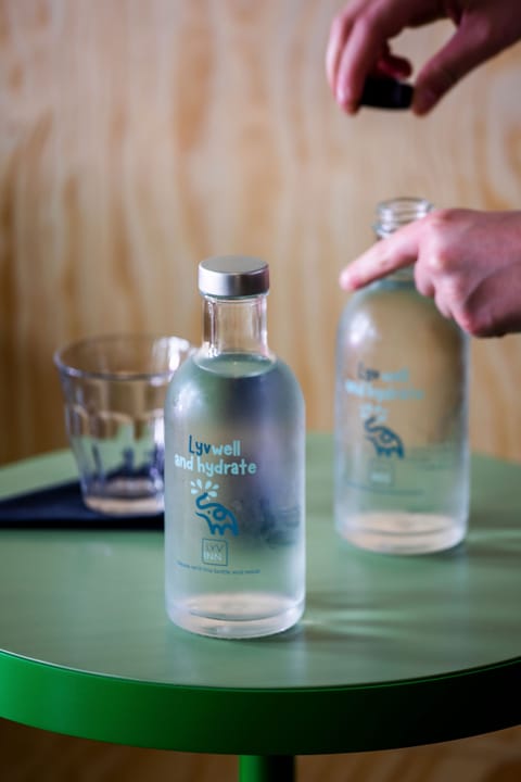 Serves lunch and dinner