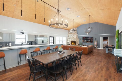 Gather your loved ones and indulge in a delicious meal at our stunning dining table, or grab a quick breakfast at our sleek and modern breakfast bar.