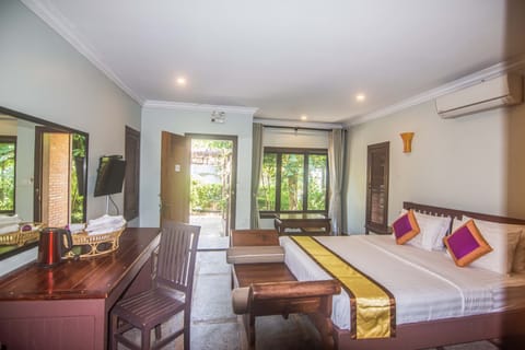 Grand Bungalow | Minibar, in-room safe, individually furnished, desk