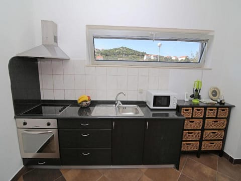 Apartment (One Bedroom Apartment with Swimming P) | Private kitchen | Fridge