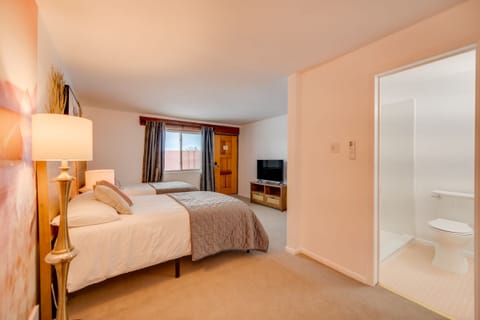 Design Double Room | Premium bedding, memory foam beds, minibar, individually decorated