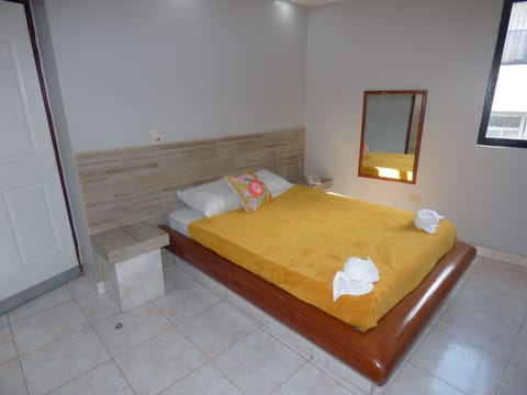 Economy Room, 1 Double Bed | Bathroom