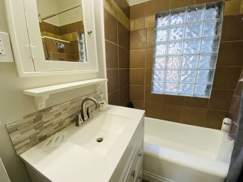 Apartment, Multiple Beds, Patio, Garden View (1944 7th Ave - Upper) | Bathroom | Designer toiletries, towels