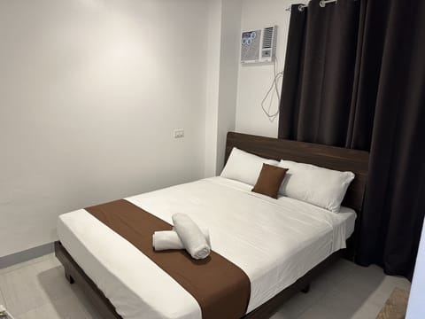 Standard Room, 1 King Bed | Free WiFi, bed sheets