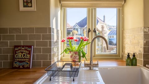 Kitchen Detail, Rose Cottage Rodborough, Bolthole Retreats