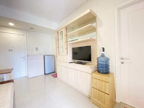 Apartment, 2 Bedrooms | Living room | TV