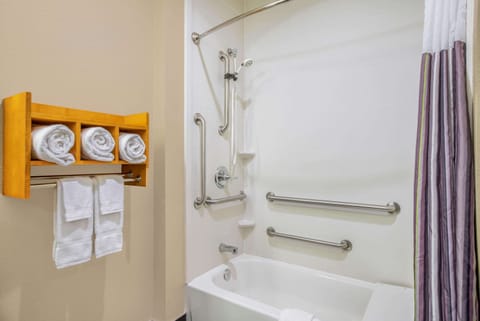 Room, 1 King Bed, Accessible, Non Smoking | Bathroom | Free toiletries, hair dryer, towels