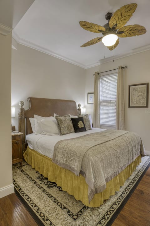 Deluxe Room, 1 King Bed (Colonial) | Premium bedding, down comforters, individually decorated