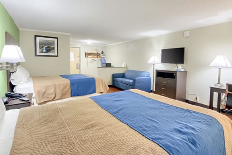 Suite, Non Smoking | In-room safe, desk, iron/ironing board, free cribs/infant beds