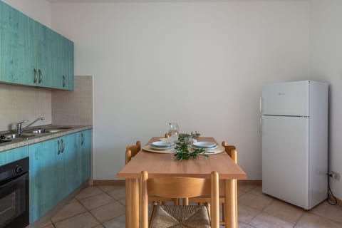 Standard Apartment, 1 Bedroom (Le Dimore di Budoni Bilocale) | Private kitchenette | Microwave, stovetop, cookware/dishes/utensils