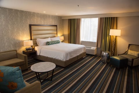Junior Suite, 1 King Bed, Non Smoking | Hypo-allergenic bedding, down comforters, in-room safe, blackout drapes