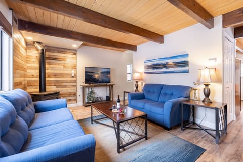 Cabin, 2 Bedrooms | Living area | Smart TV