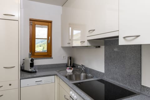 Comfort Room | Private kitchen