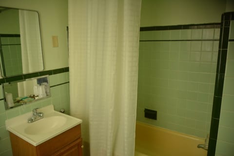 Standard Room, 2 Double Beds, Non Smoking | Bathroom | Hair dryer, towels