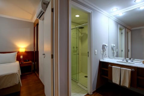 Superior Suite, 1 Queen Bed | Bathroom | Shower, free toiletries, hair dryer, towels