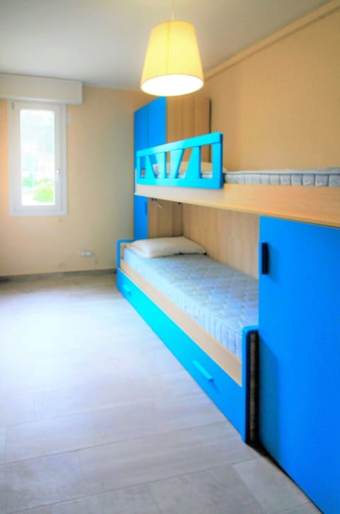 Plant, Building, Sky, Window, Tree, Land Lot, House, Urban Design, Residential Area, Real Estate