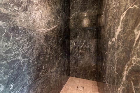 Sauna, steam room, deep-tissue massages, Thai massages, sports massages