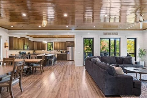 Beautiful open concept livingroom