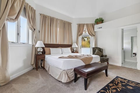 V Suite, Castle Suite, 1 King Bed, walk-in shower, 2nd Floor | Premium bedding, Tempur-Pedic beds, individually decorated