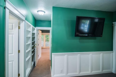 Room, Private Bathroom (Alfred #321) | Individually decorated, iron/ironing board, free WiFi, bed sheets