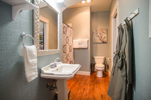 Room, Private Bathroom (GABRIEL - #314) | Bathroom | Shower, free toiletries, hair dryer, bathrobes