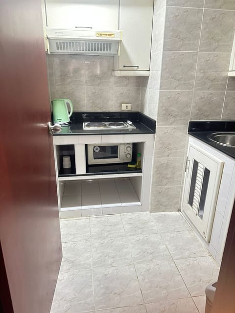 Deluxe Apartment | Private kitchen | Fridge, microwave, electric kettle, dining tables