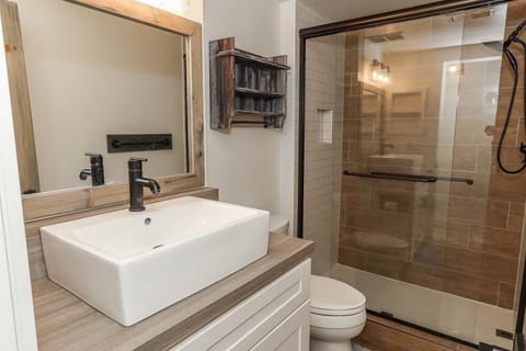 Condo, 2 Bedrooms | Bathroom | Towels