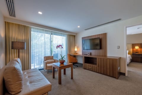 Suite, 1 King Bed | In-room safe, desk, laptop workspace, blackout drapes