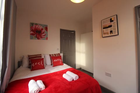 House | 5 bedrooms, free WiFi