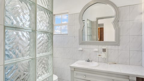 Comfort Room, 1 Queen Bed | Bathroom | Shower, hair dryer, towels, soap