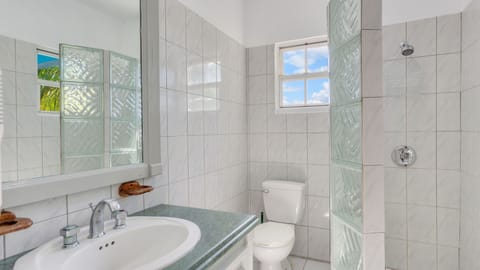 Junior Apartment | Bathroom | Shower, hair dryer, towels, soap