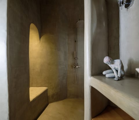 Luxury Suite, Hot Tub, Garden View | Bathroom | Shower, rainfall showerhead, free toiletries, hair dryer